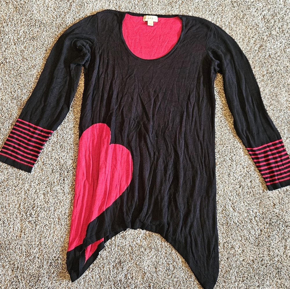 Black and Red Heart Tunic Top